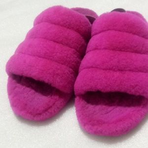 Woman pink ugg sandal size 6